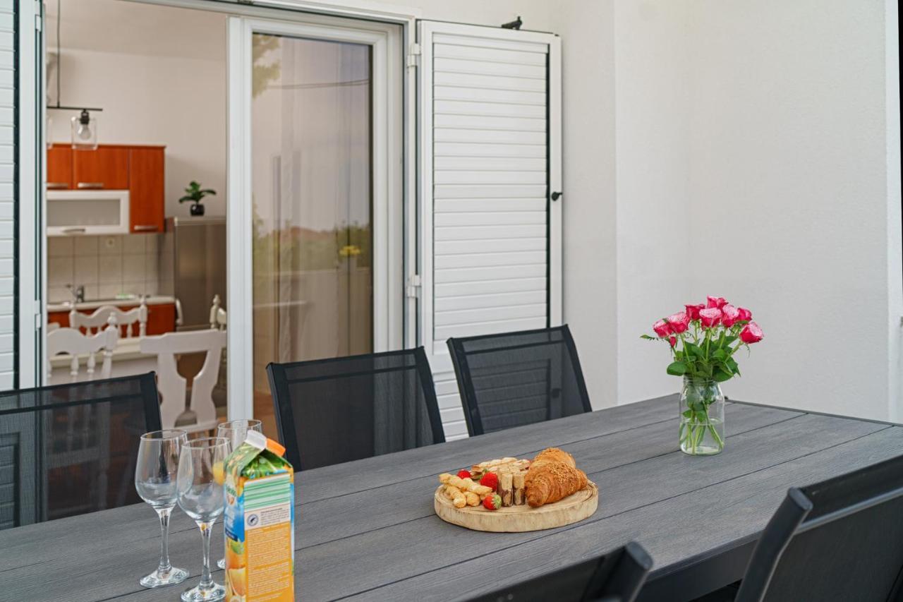 Apartman Rusula Vodice Luaran gambar